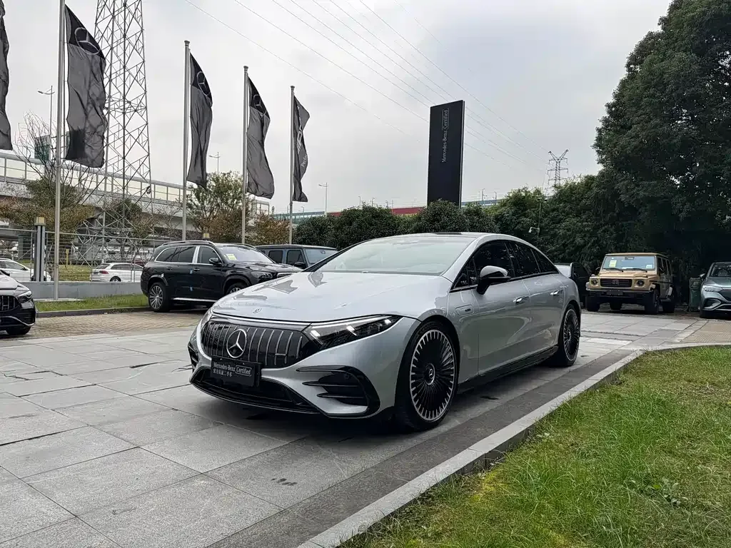 Mercedes-Benz EQS AMG — фото 1