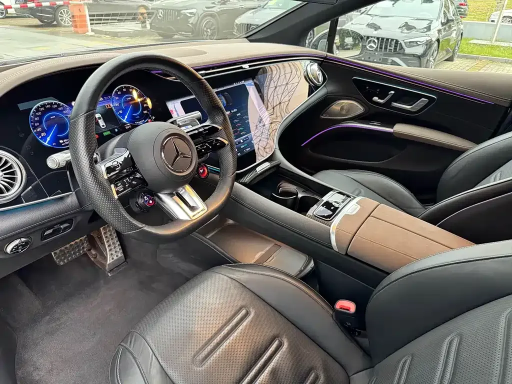 Mercedes-Benz EQS AMG — фото 7