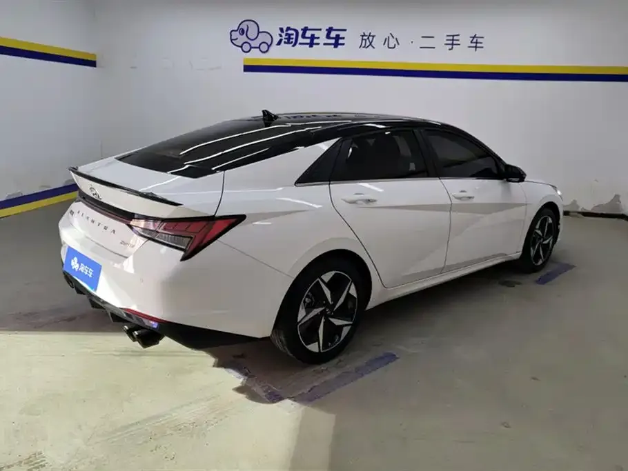 Hyundai Elantra — фото 3