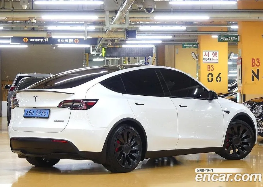 Tesla Model Y — фото 2
