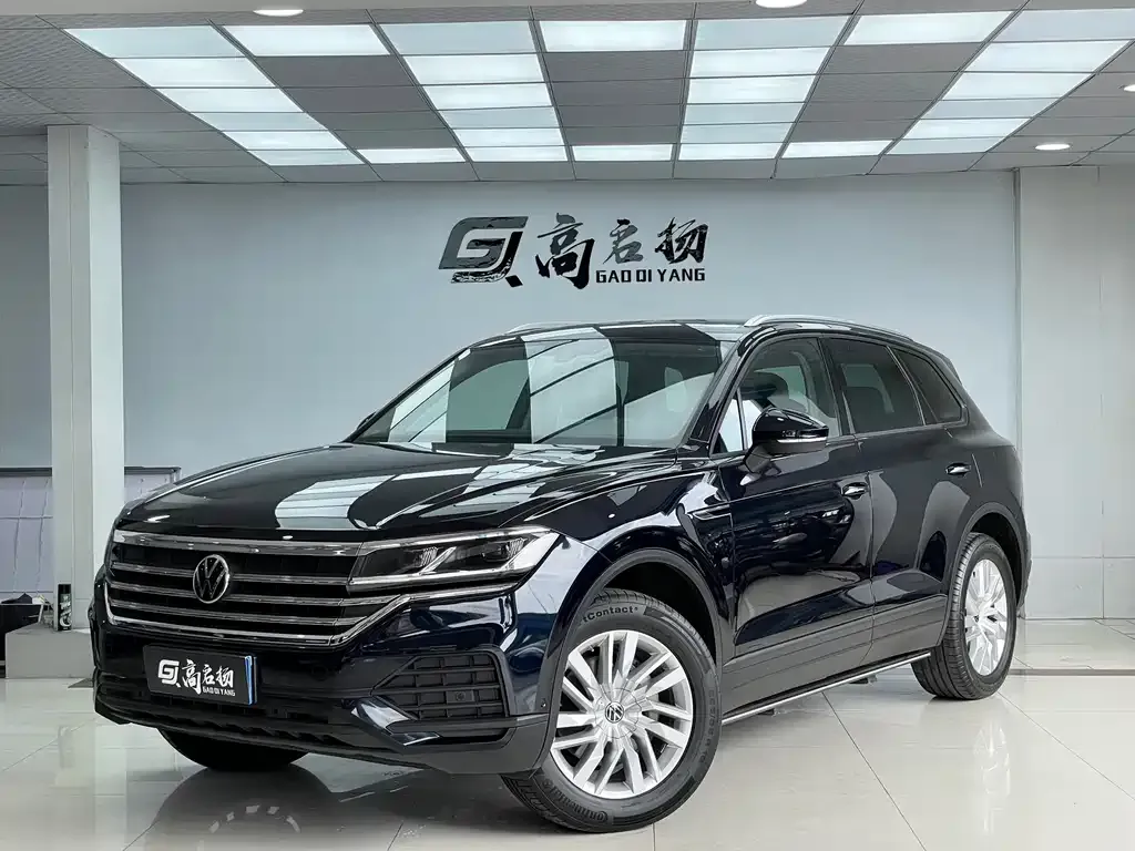 Volkswagen Touareg — фото 1