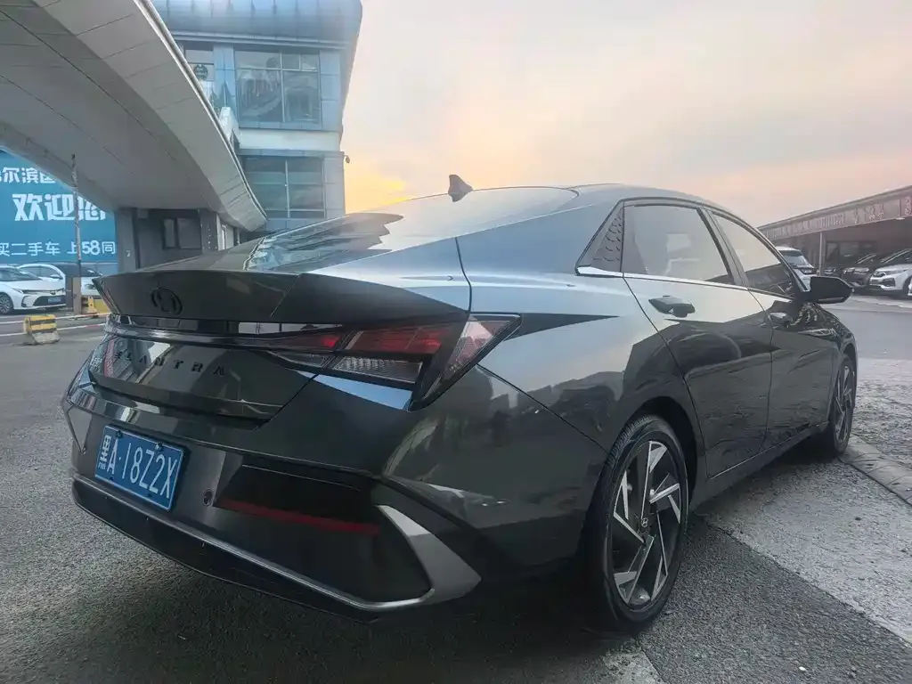 Hyundai Elantra — фото 4