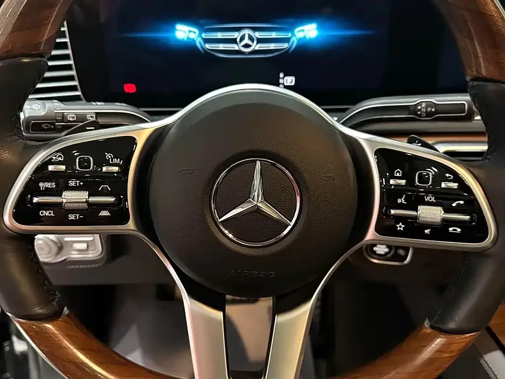 Mercedes-Benz GLS — фото 10