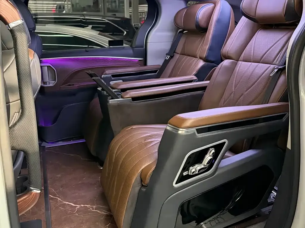 Toyota Sienna — фото 4