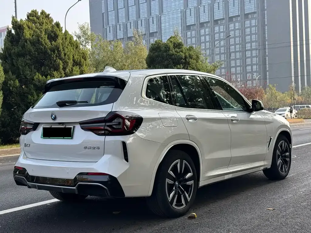 BMW iX3 — фото 7