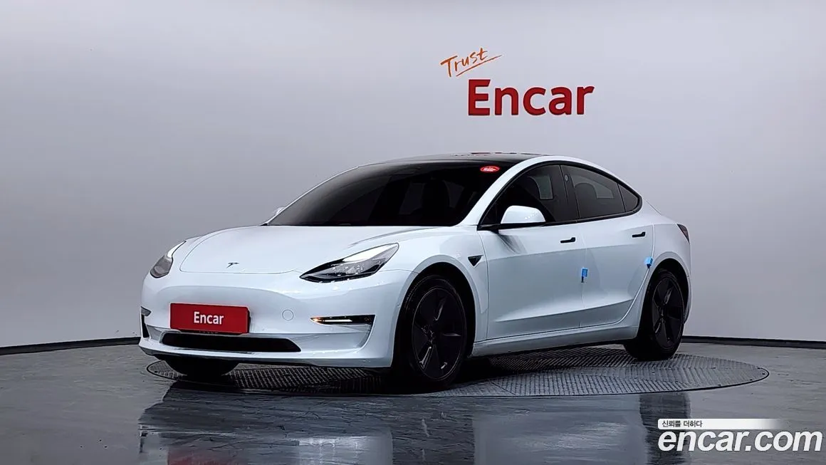 Tesla Model 3 — фото 1