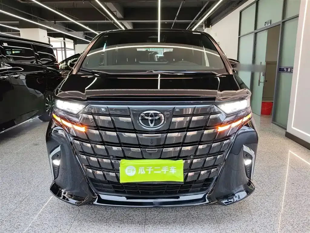 Toyota Alphard — фото 3