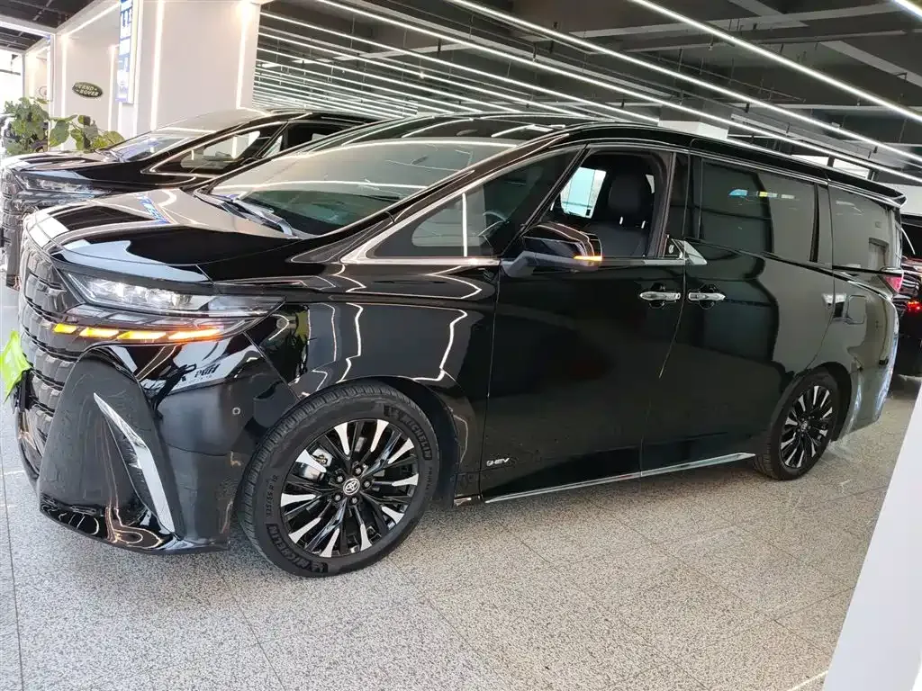 Toyota Alphard — фото 5