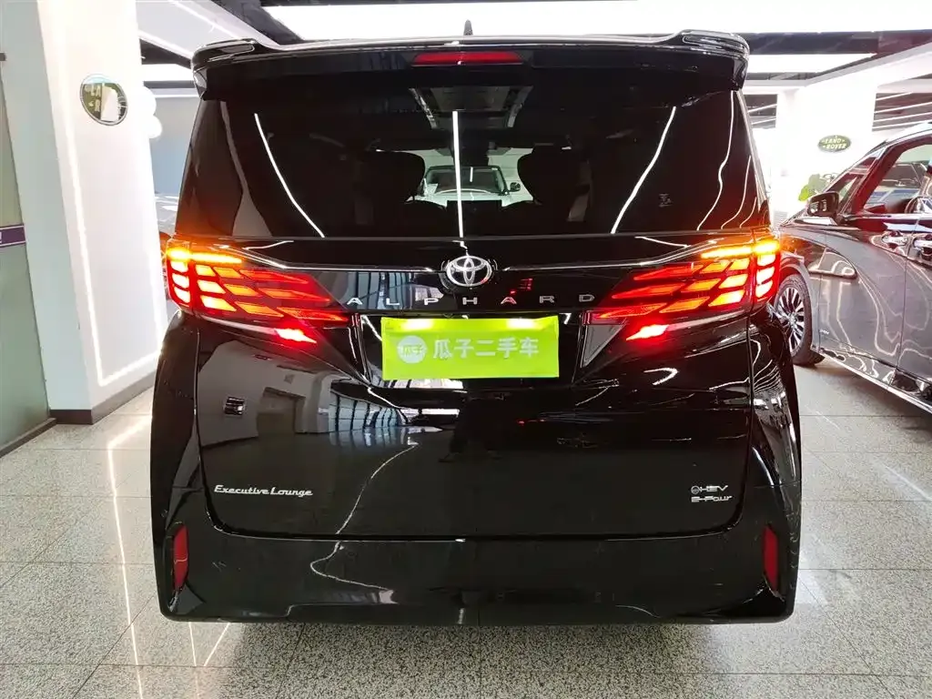 Toyota Alphard — фото 6