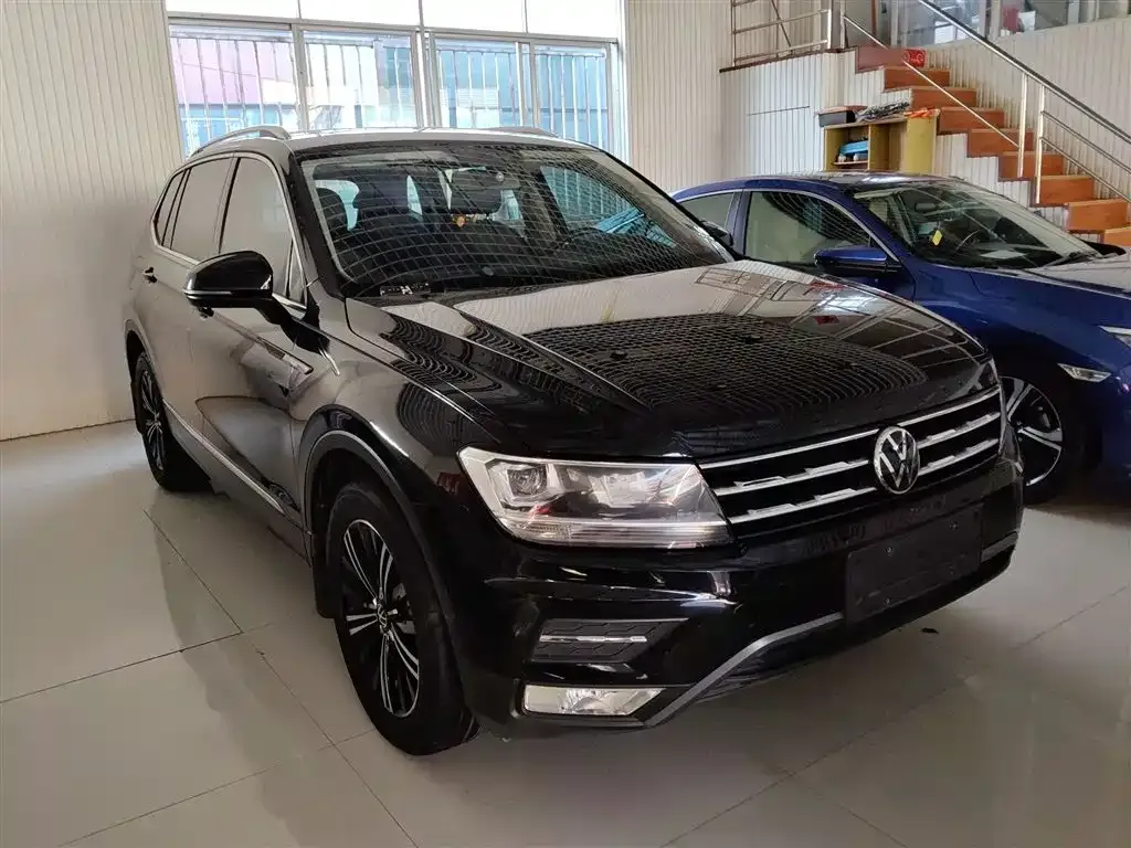 Volkswagen Tiguan L — фото 4