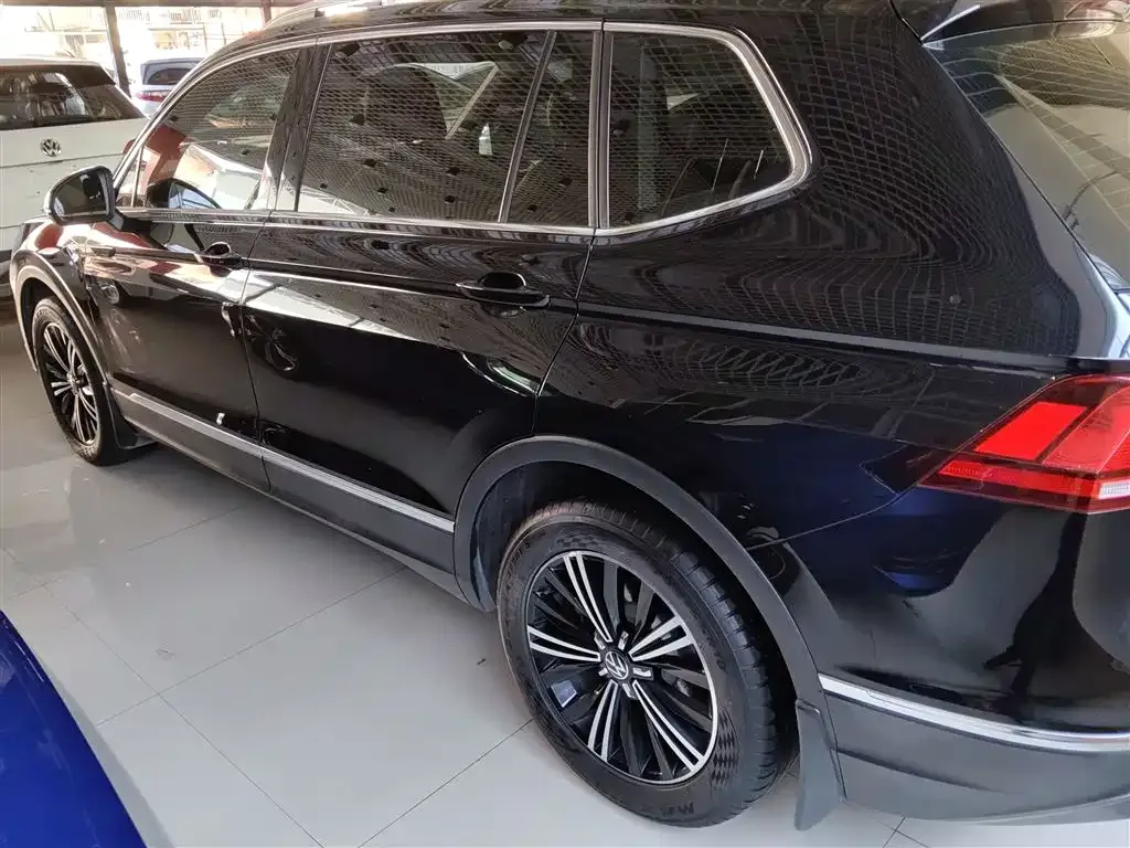 Volkswagen Tiguan L — фото 5
