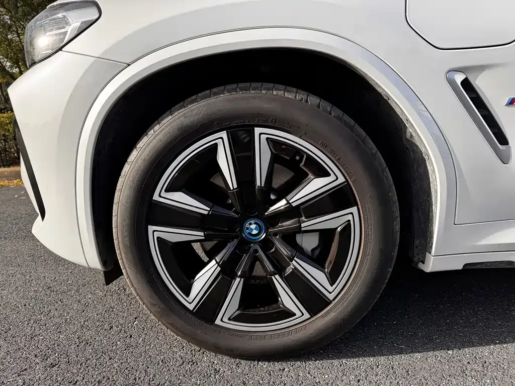 BMW iX3 — фото 4