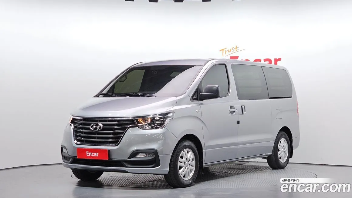 Hyundai Starex — фото 1