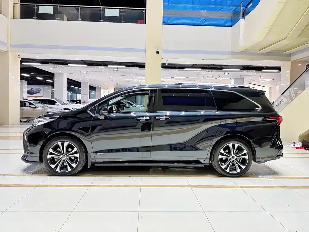 Toyota Granvia — фото 4