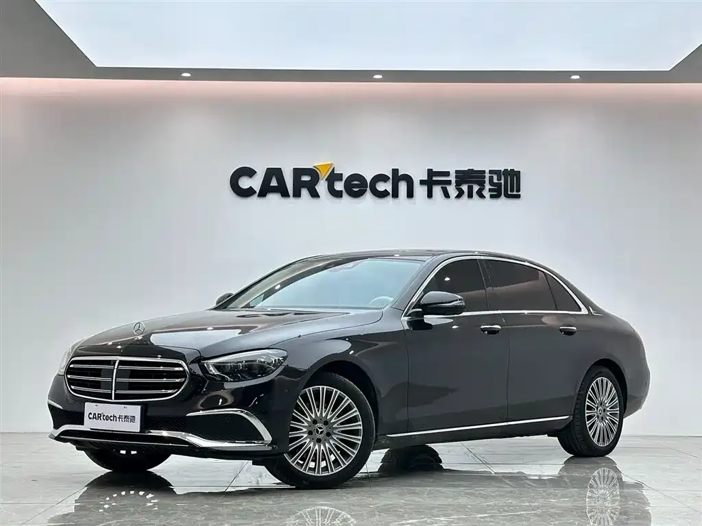 Mercedes-Benz E-Class — фото 1