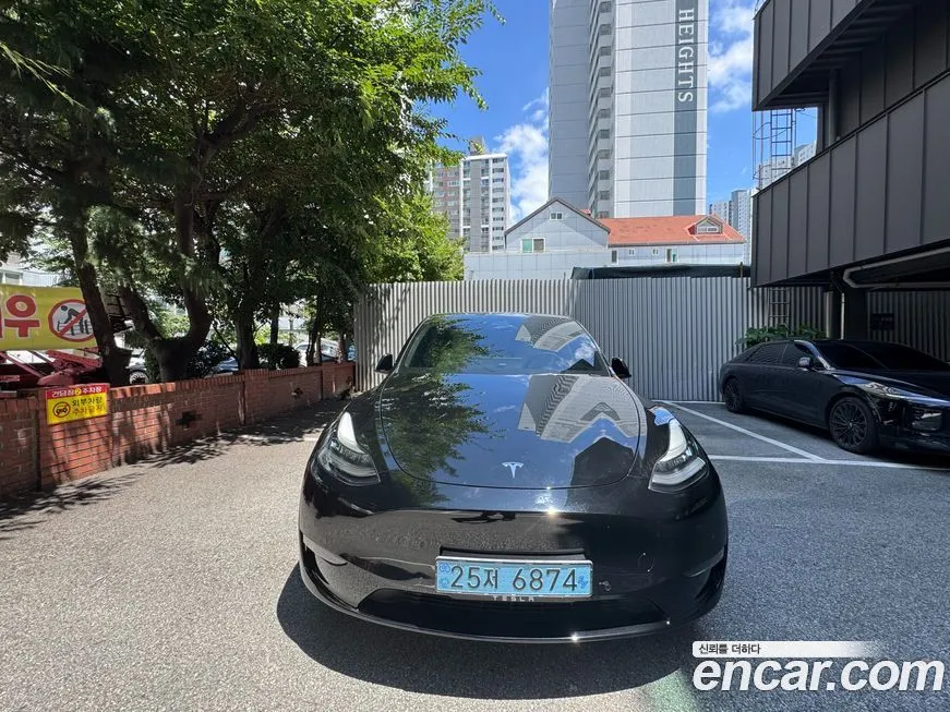 Tesla Model Y — фото 1
