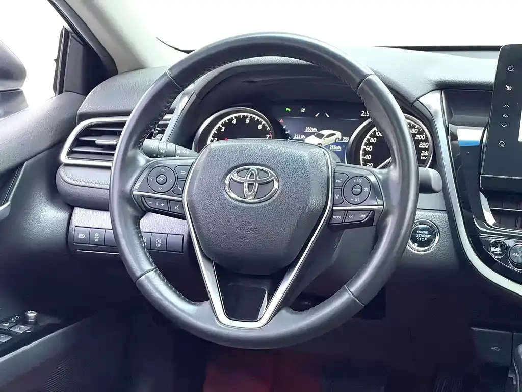 Toyota Camry — фото 10