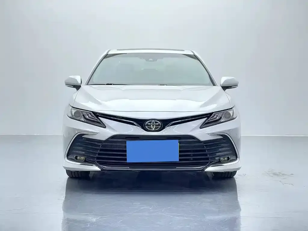 Toyota Camry — фото 2