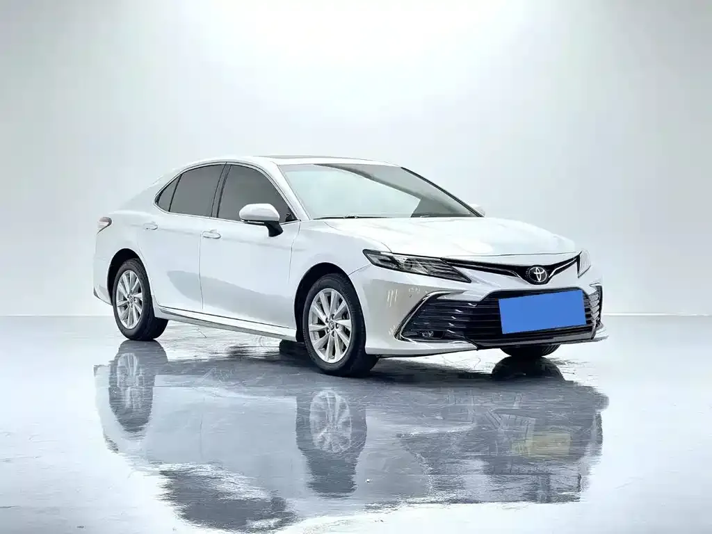 Toyota Camry — фото 3