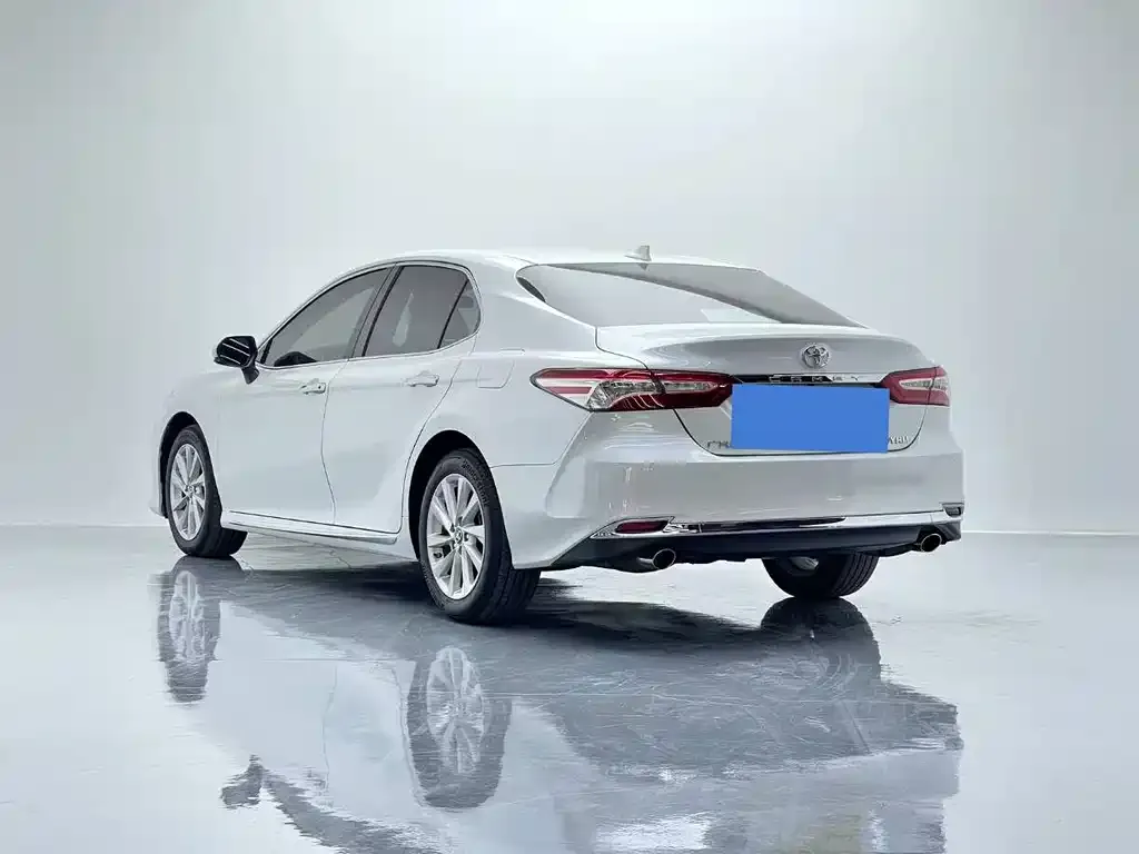 Toyota Camry — фото 4