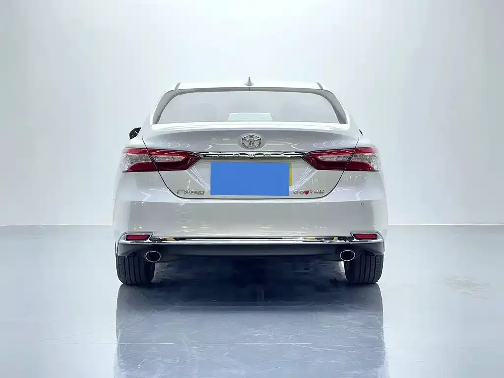 Toyota Camry — фото 5