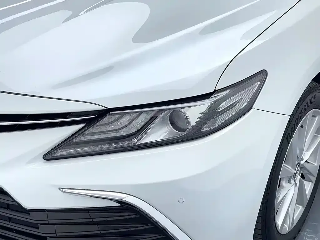 Toyota Camry — фото 8