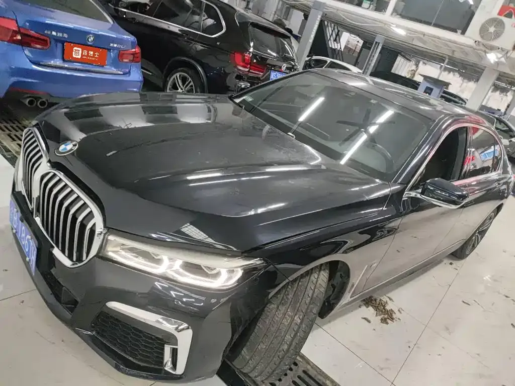 BMW 7 Series — фото 1