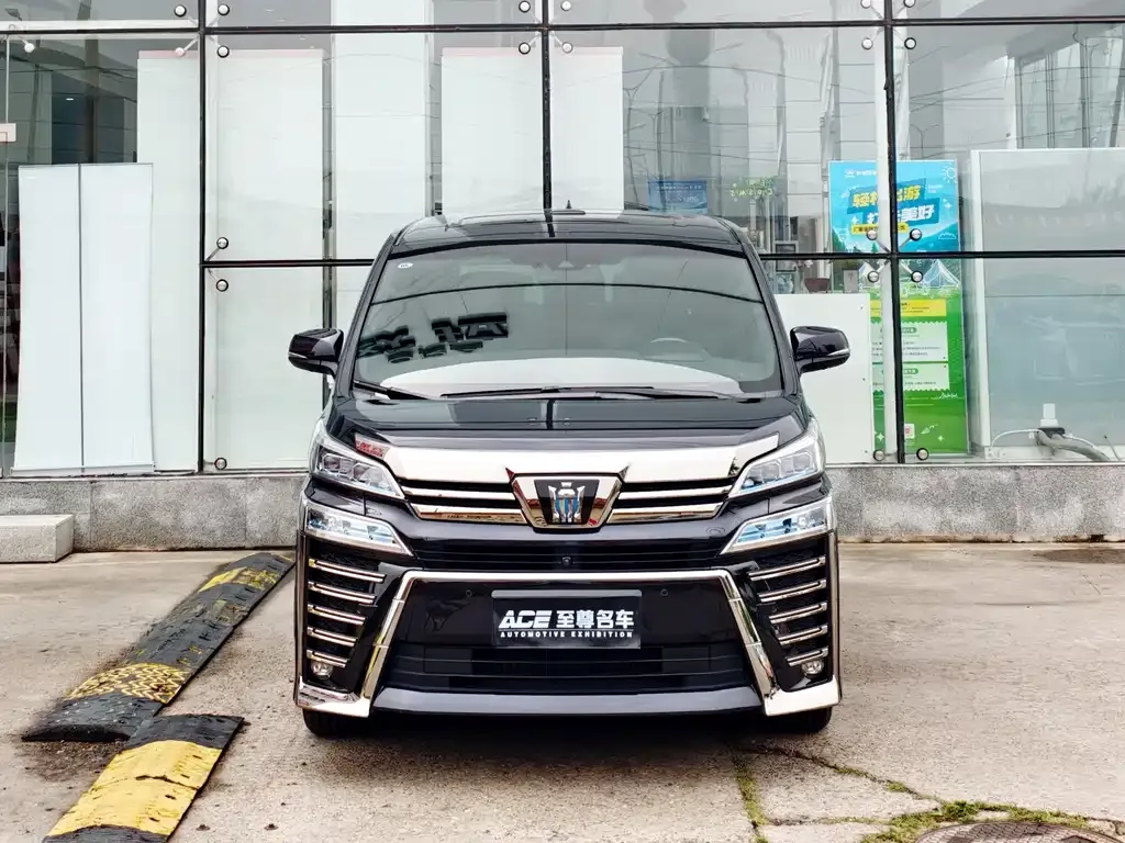 Toyota Vellfire — фото 2