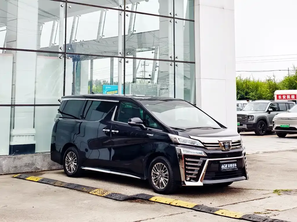 Toyota Vellfire — фото 3