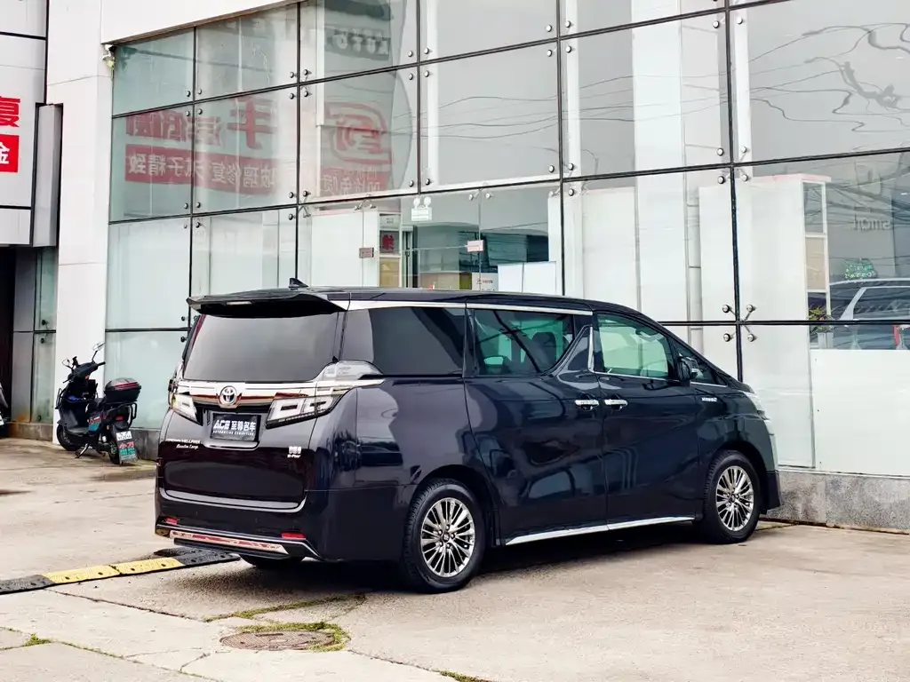 Toyota Vellfire — фото 4