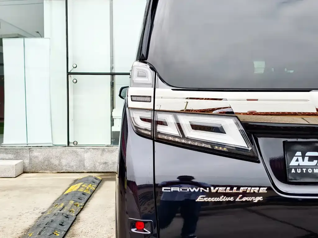 Toyota Vellfire — фото 9