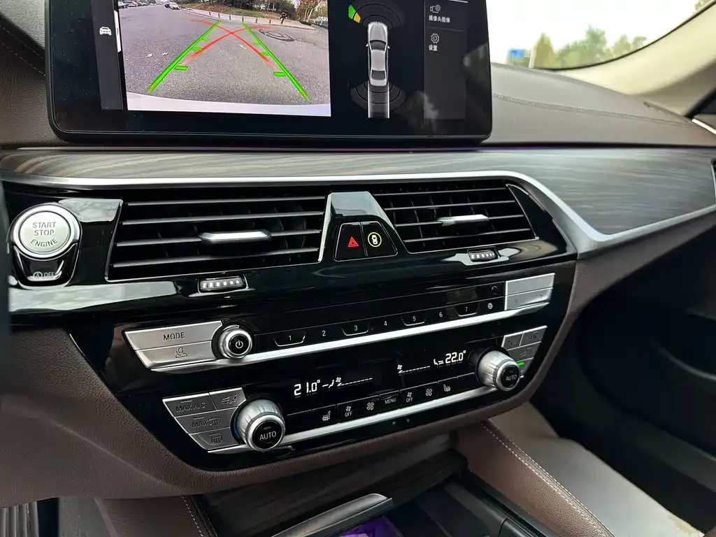 BMW 5 Series — фото 10
