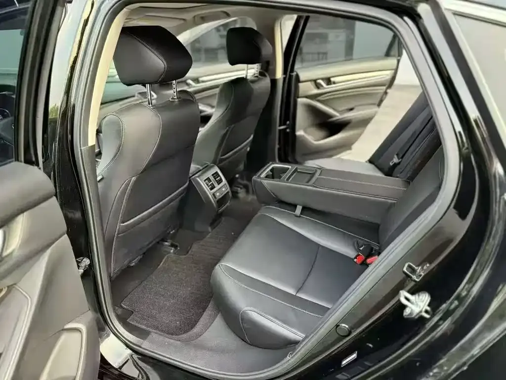Honda Accord — фото 4