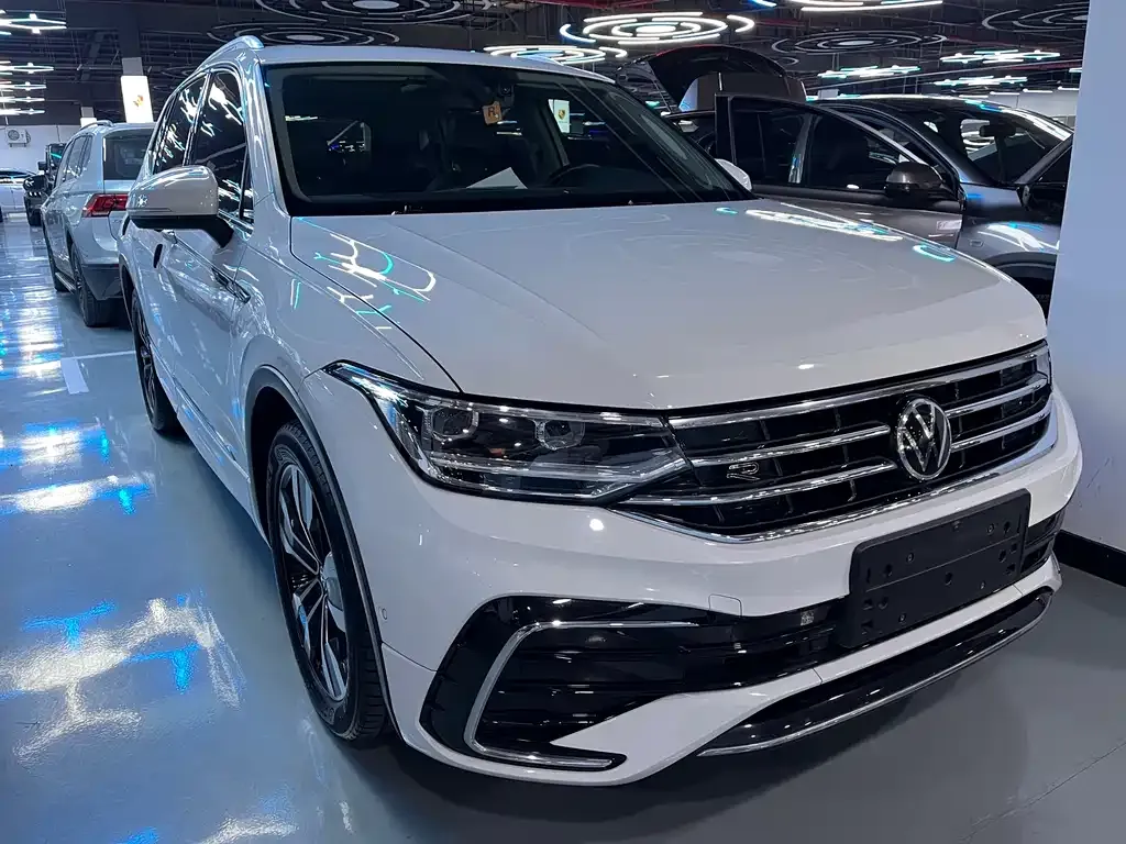 Volkswagen Tiguan L — фото 3