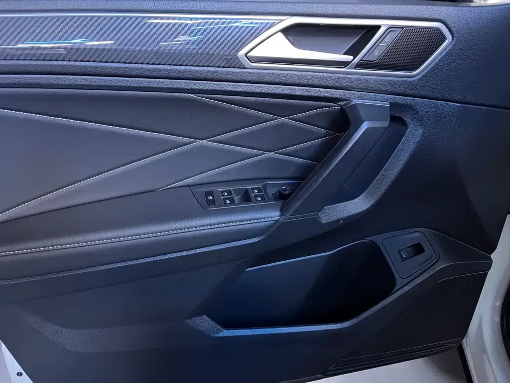 Volkswagen Tiguan L — фото 5