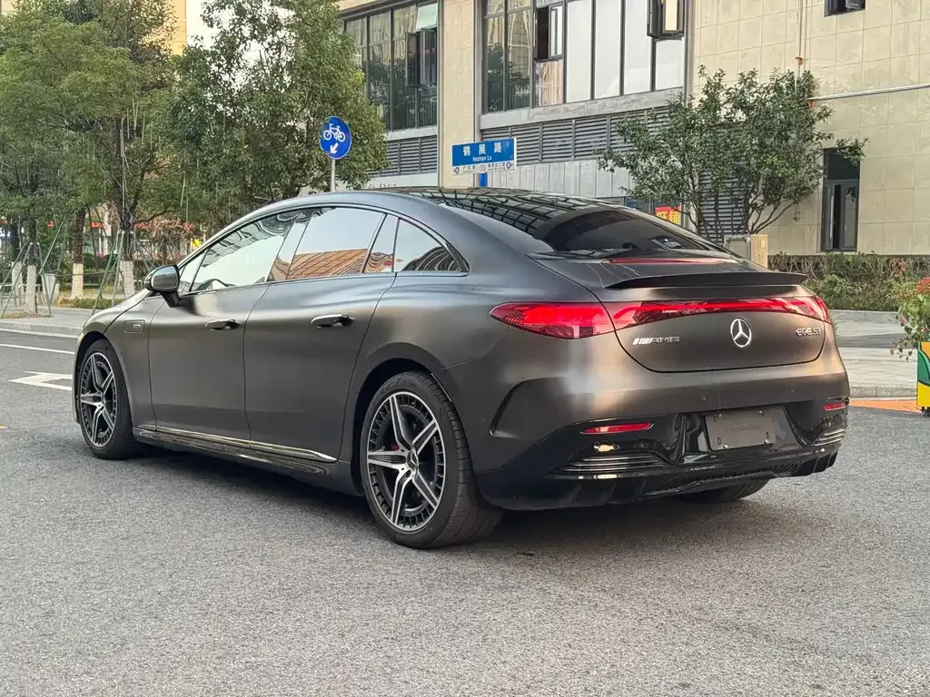 Mercedes-Benz EQE AMG — фото 4