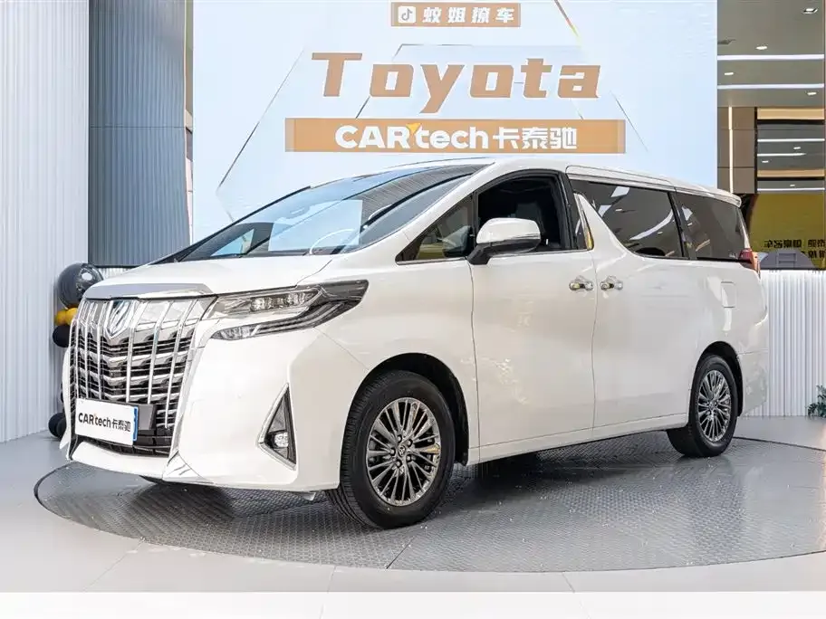 Toyota Alphard — фото 1