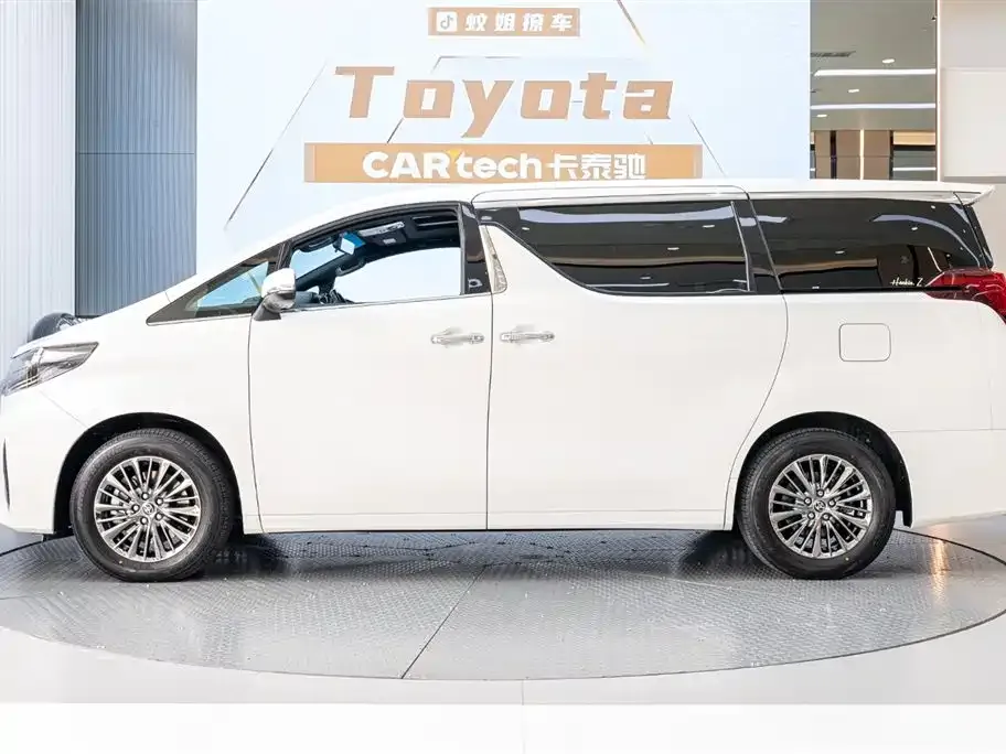 Toyota Alphard — фото 3