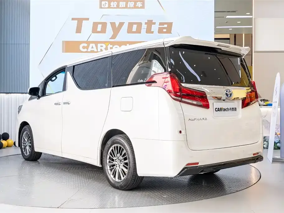 Toyota Alphard — фото 4