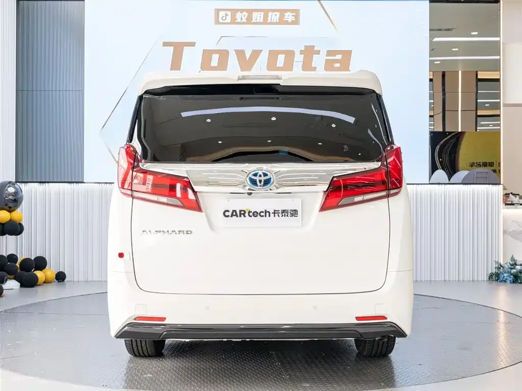 Toyota Alphard — фото 5