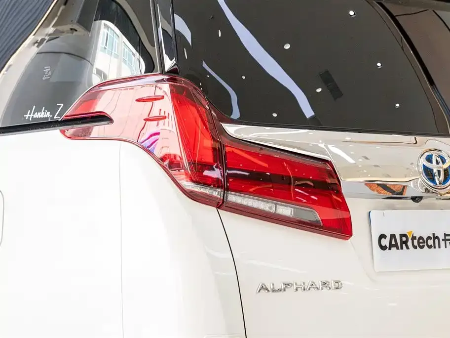 Toyota Alphard — фото 7