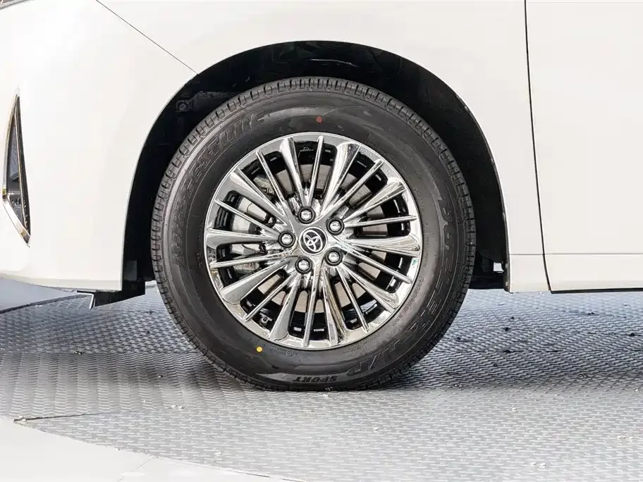 Toyota Alphard — фото 8