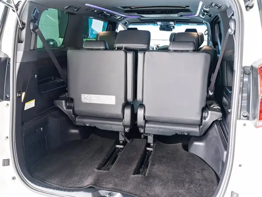 Toyota Alphard — фото 9