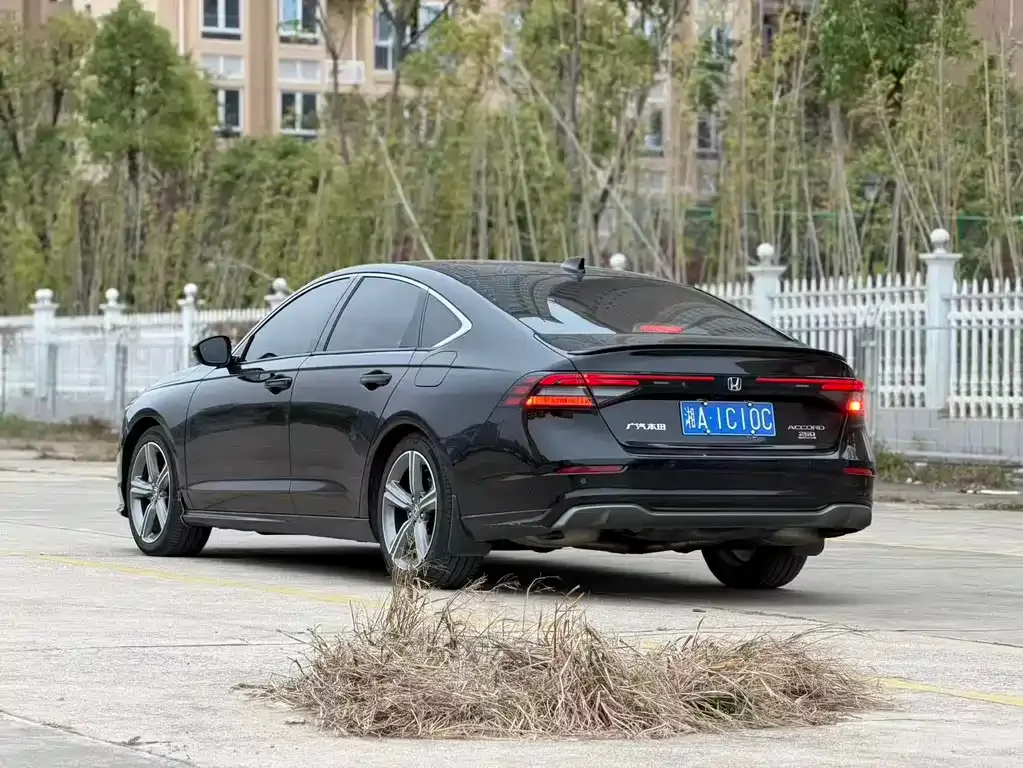 Honda Accord — фото 7