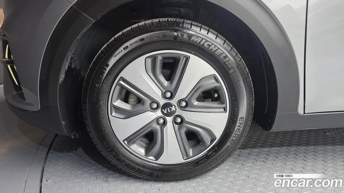 Kia Niro — фото 5