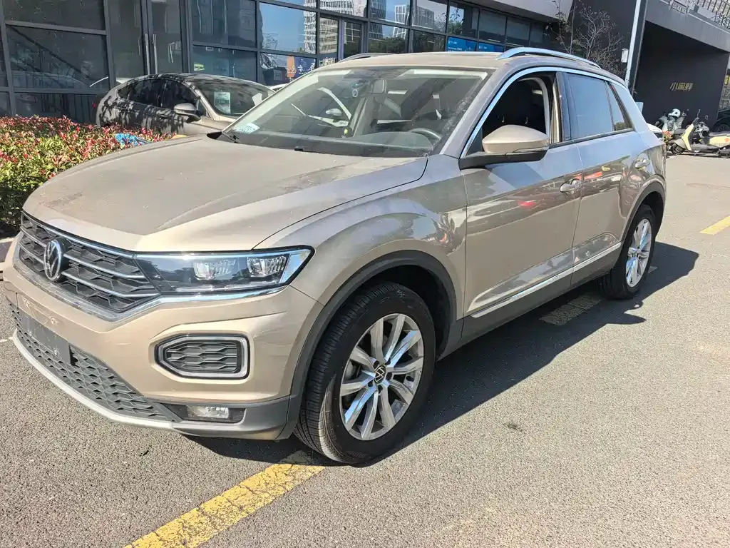Volkswagen T-Roc — фото 1
