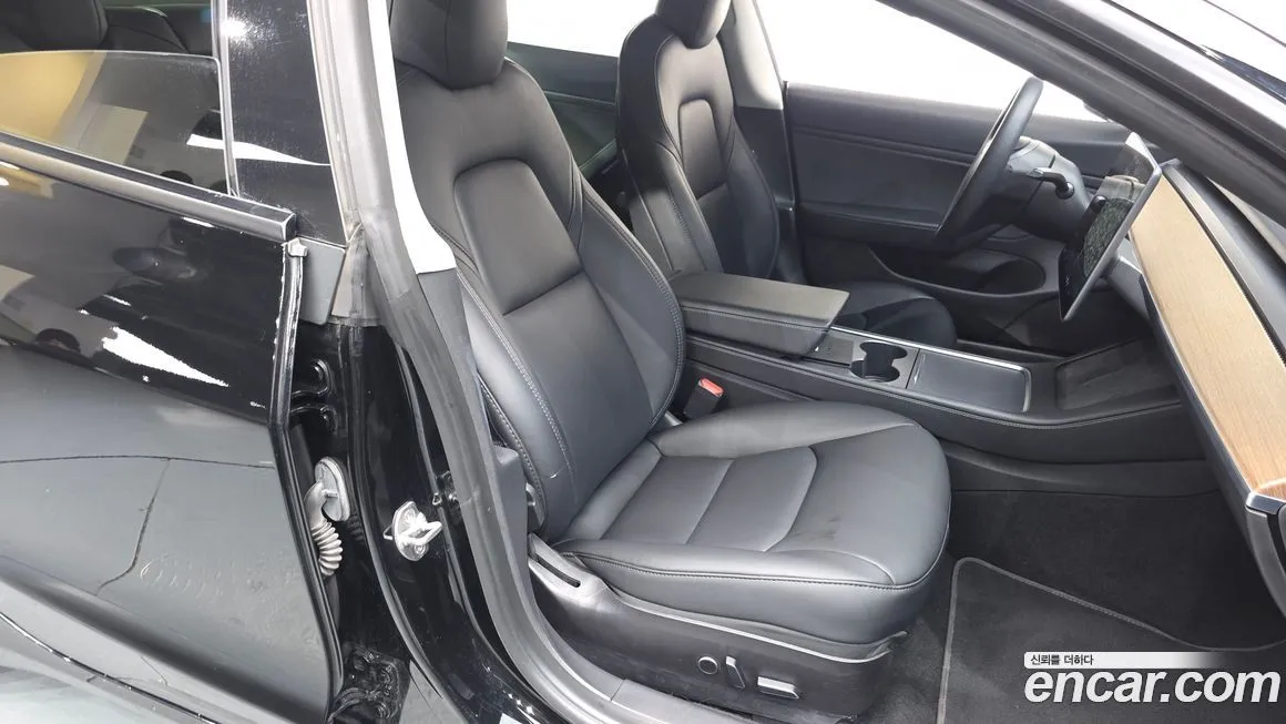 Tesla Model 3 — фото 10