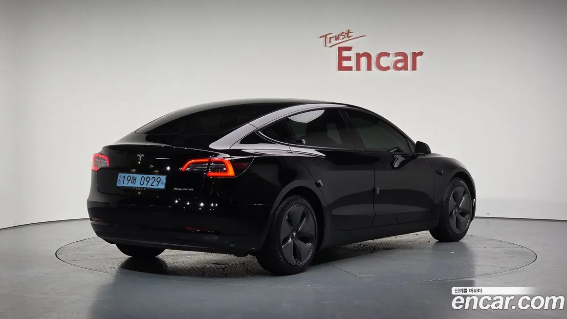 Tesla Model 3 — фото 2