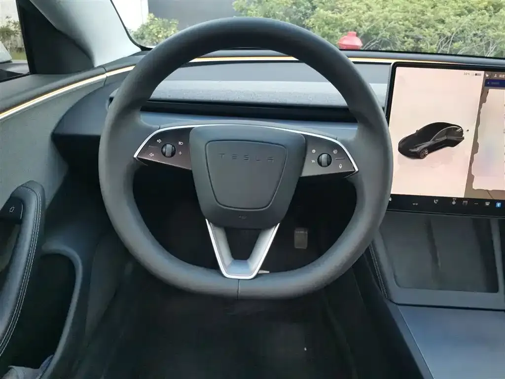 Tesla Model 3 — фото 3