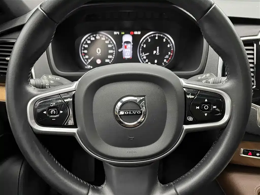 Volvo XC90 — фото 4